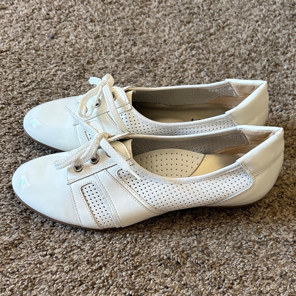 Sesto Meucci Bonnie Stretch Patent Leather White Sneaker